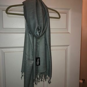 Saro Lifestyle Talsha Designs Grey Scarf w/ Fringe